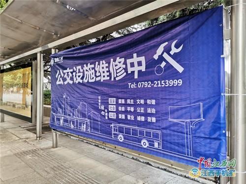 候車亭哭了:能不能不要再傷害我配圖一