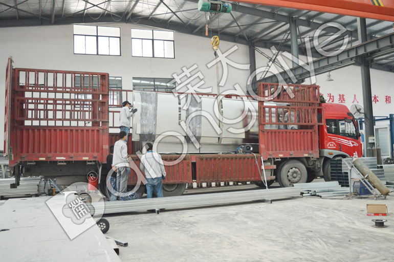 山東公交候車(chē)亭裝車(chē)圖三